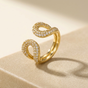 แหวนเพชรทรงเปิดแบบวงแหวน ดีไซน์คลื่นคู่ ลวดลายเป็นเอกลักษณ์  ทองคำ 14K สีเหลือง - Product Image 2