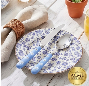Elegante Juego de Cubiertos Plateados con Mango de Resina Floral, Cubertería de Acero Inoxidable con Estilo para Eventos Especiales, Cenas y Cocina - Product Image 1