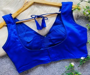 Blusa de Seda Dupion Azul Rey, Manga Corta, con Cuentas en Relieve, Estilo Minimalista Indio-Pakistaní, Ropa Étnica LDB 85284 - Product Image 2