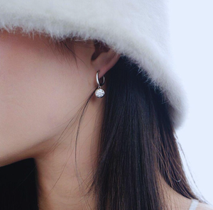 Pendientes de Aro Colgantes con Diamante Cultivado en Laboratorio de 1 Ct, Corte Redondo, Engaste en Bisel, Oro Blanco Sólido de 14k, Certificado IGI, de Lujo para Mujer - Product Image 5