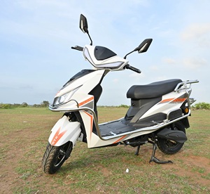 Trottinette électrique intelligente NK GTR, autonomie 70-110 km, moteur BLDC 1200W, marche arrière, alarme antivol, charge USB - Product Image 1