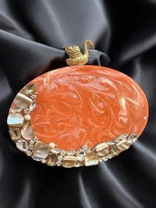 Pochette ovale orange en résine faite à la main avec poche, style créateur, pour femme, pochette de mariée pour mariage et soirée de célébrités - Product Image 3