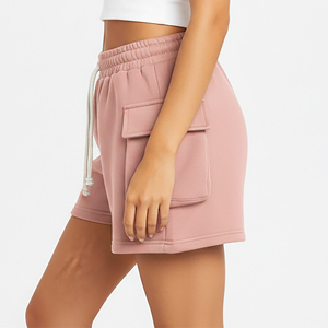 Nouveau short tendance pour femme, 100% coton, avec logo imprimé DTF personnalisé et poches cargo latérales. - Product Image 5