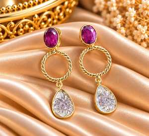 Boucles d'oreilles pendantes pour femme en laiton plaqué or, agate taille poire, motif floral sculpté, serti clos en forme de goutte - Product Image 2