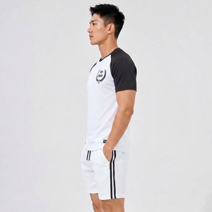 ชุดเซ็ตเสื้อผ้าผู้ชายแบบสั้น ชุดเซ็ตเสื้อผ้าผู้ชายแบบสั้น ออกแบบลายพิมพ์แบบ Sublimation กางเกงขาสั้นเข้าชุดกับเสื้อ ผ้าโพลีเอสเตอร์ระบายอากาศ แห้งเร็ว ซึมซับเหงื่อ - Product Image 5