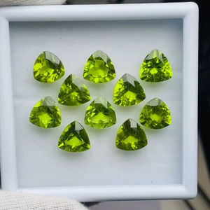เพอริดอทดิบคุณภาพ AAA ทรงทริลเลียน 10 เม็ด คุณภาพดี มีความเงางามและสีสวยงาม เหมาะสำหรับการขัดและเจียระไน - Product Image 3