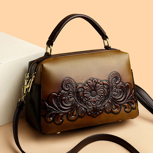 Sac à bandoulière vintage en cuir PU gaufré floral, sac à main zippé pour le quotidien et les voyages - Product Image 1