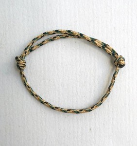 Pulsera de Paracord: Brazalete de Cuerda Delgada Ajustable, Color Sólido, Regalo para Escaladores, Joyería Deportiva - Product Image 1