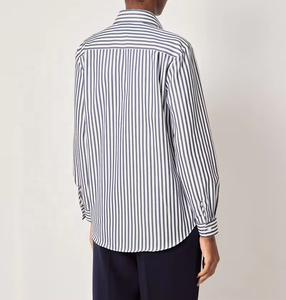 Chemise boutonnée à manches longues en tissu rayé bleu et blanc, coupe ajustée pour femme, idéale pour le bureau - Product Image 4