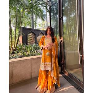 Vêtements de soirée pour femmes de créateur haut bas et magnifique ensemble Dupatta - Product Image 3