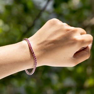 Bracelet tennis saphir rose éclatant avec pierres précieuses taille ronde, bijou de luxe élégant pour femme, cadeau idéal pour les occasions spéciales - Product Image 1