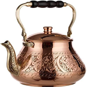 Tetera de cobre y porcelana pintada de blanco con un hermoso diseño floral y asa de madera. Disponible a precios de mayorista. - Product Image 4