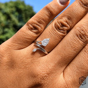 Anillo Toi Et Moi de Moissanita con Corte Pera y Marquesa de 1 Quilate, Floral, Plata 925 Original, Anillo de Boda, Regalo de Compromiso para Ella - Product Image 3