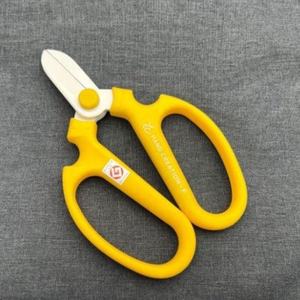 Fabriqué au Japon SAKAGEN Ciseaux à fleurs pour la création à la main F-170 Jaune - Product Image 2