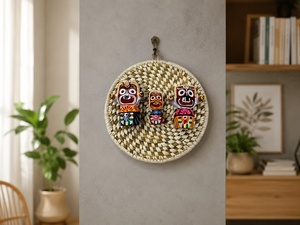 Panier décoratif en herbe tressé à la main, écologique, organisateur de rangement naturel avec garniture festive et poignée pour la maison (vente en gros) - Product Image 4