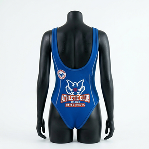 Traje de baño de una pieza azul premium de 220 GSM de nailon y spandex con panel lateral y logotipo personalizado por transferencia térmica para mujer - Product Image 4