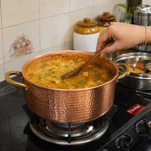 Olla de Cobre Martillado Artesanal con Tapa y Asas de Latón, 3.5L, para Cocinar y Servir, Utensilios de Cocina para Hotel, Restaurante y Catering - Product Image 3