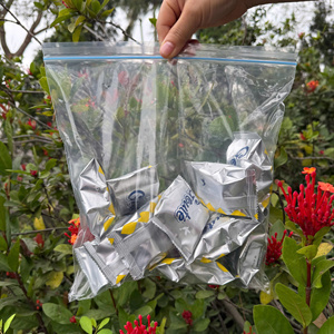 Ces sacs à fermeture éclair écologiques et réutilisables sont fabriqués à partir de plastique vierge de haute qualité à 100 %. Impression personnalisée disponible. - Product Image 3