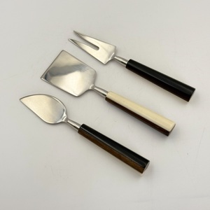 Juego de 3 Cuchillos para Queso con Mango de Resina Multicolor para Uso en Mesa, Hogar y Restaurante, con Acabado Pulido Espejo al Precio Más Bajo - Product Image 3