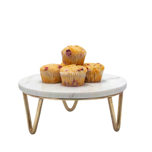 Plateau à gâteaux classique de qualité supérieure avec accent en marbre, support à gâteau élégant en métal pour la présentation de desserts et les fêtes - Product Image 3