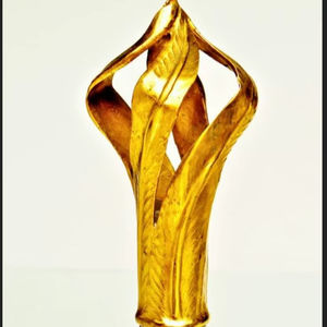 Trophée élégant en feuille d'or avec des textures complexes. Récompenses de qualité supérieure disponibles à prix de gros. - Product Image 1