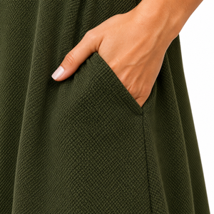 Robe d'été décontractée pour femme, unie, à col rond, drapée, longueur genou, taille naturelle, manches courtes, coupe ample, écoresponsable, avec fente latérale - Product Image 4