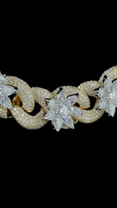 Collier de luxe en or 18 carats plaqué or avec moissanite, design floral, serti de baguettes, chaîne à maillons pour femme - Product Image 2