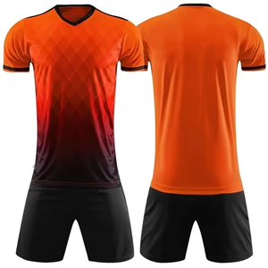 Nouveau prix de gros, ensemble de maillots de football 100% polyester, logo personnalisé, uniforme de football par sublimation, léger, respirant et à séchage rapide - Product Image 3