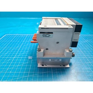 Base de distributeur de électrovannes SMC VV5Q11-ULB000113, utilisée telle qu'elle est, pièces d'équipement semi-conducteur d'occasion - Product Image 1