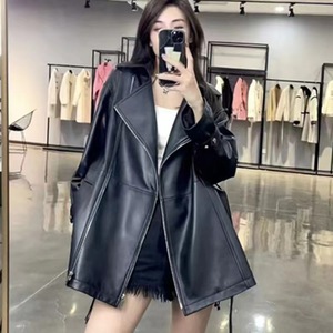 Chaqueta de Motociclista de Cuero PU Negra para Mujer, Talla Grande, con Cuello Camisero, Cinturón y Cremallera - Product Image 3