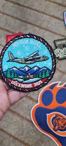 Écussons personnalisés brodés et tissés en gros, logo OEM, thermocollants, à coudre, haute précision, fournisseur de badges de marquage pour uniformes - Product Image 2