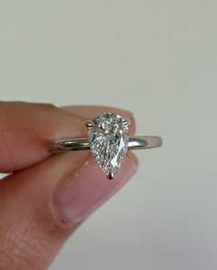 Anillo de Compromiso de Plata de Ley 925 con Diamante Cultivado en Laboratorio de 2 Quilates en Forma de Pera, Solitario con Tallo Recto, Anillos de Boda, Precio de Fábrica, Venta al Por Mayor - Product Image 3