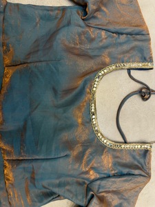 Ensemble Kurta Anarkali en soie bleu sarcelle pour femme avec dupatta magenta à bordure dorée, manches longues, tenue ethnique de fête, tenue de luxe - Product Image 3