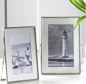 Cadre photo en aluminium exquis, mettant en valeur une finition soignée et une qualité supérieure pour une présentation haut de gamme - Product Image 1