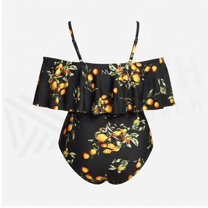 Ensemble de yoga 2 pièces imprimé papillon bleu avec finition dorée, body à col en V profond et jupe portefeuille longueur genou - Product Image 2