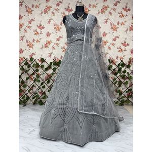 ชุดเลเฮนกาโชลีสำหรับผู้หญิง ดีไซน์สวยงาม พร้อมงานปักลายหรูหรา - Product Image 5
