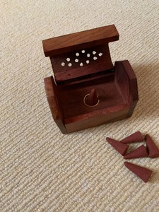 เตาเผาบัคฮูร์ไม้ทำมือ งานฝีมือไม้ เตาเผาเครื่องหอมแบบอาหรับ - Product Image 1