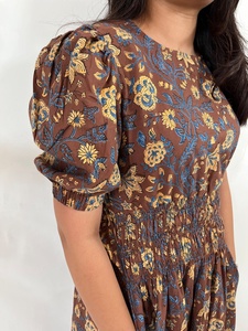 Robe maxi en coton 100% imprimée à la main, style indien décontracté, imprimé floral, col rond, manches courtes, robe longue maxi pour femmes - Product Image 5