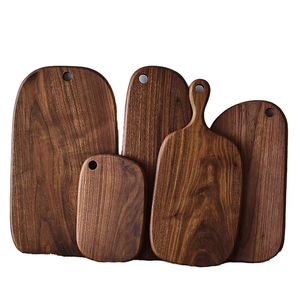 Tabla de cortar pequeña de madera Muso con logotipo personalizable, tabla para cortar carne y pan de nogal oscuro con mango de madera de nogal - Product Image 2