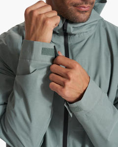 เสื้อแจ็คเก็ตกันฝนผู้ชายสไตล์ใหม่ น้ำหนักเบา ระบายอากาศได้ดี มีฮู้ด พร้อมโลโก้ด้านหน้า บริการ OEM - Product Image 5