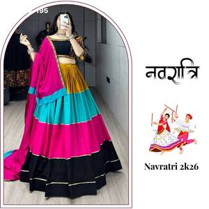 Proveedor de Lehenga-Choli y Dupatta de diseño elegante para festivales, en rayón y algodón con adornos coloridos de Kali y Gota Patti, procedente de la India. - Product Image 2