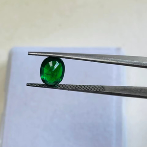 พลอยทซาโวรีตทรงรีธรรมชาติ น้ำหนัก 2.50 กะรัต คุณภาพระดับ AAA พร้อมความเงางามระดับ AAA และสีเขียวสดใส ตัดและขัดเงาอย่างสมบูรณ์แบบ - Product Image 5