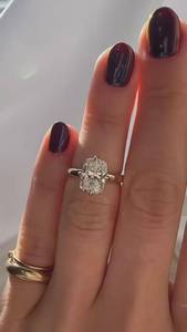 SATVIK RATNA Bague de fiançailles solitaire en or 14 carats avec diamant de laboratoire taille coussin allongée de 3 carats, certifiée IGI, et bande large en forme de cigare - Product Image 2
