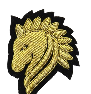 2026 Vente en gros de badges brodés de luxe écologiques personnalisés en fil de métal, faits à la main, grand design, fabriqués au Pakistan - Product Image 5