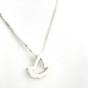 Collier Feuille de Lierre Ouverte, Petit Bijou Élégant Plaqué Or pour Femme, Accessoire de Mode de Luxe avec Pendentif Feuille Botanique Délicate - Product Image 6
