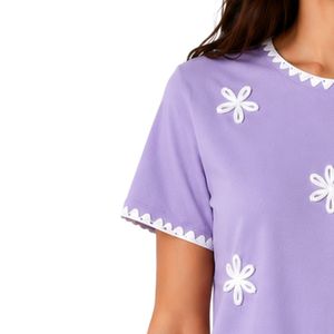 Camiseta de Mujer con Bordado Floral de Lavanda, Ribete en Contraste Blanco, Cuello Redondo, Manga Corta, Estilo Casual, OEM, ODM, Personalizable - Product Image 3