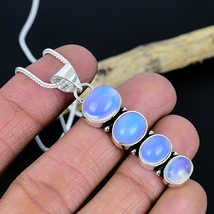 Handmade <b>Moonstone</b> Gemstone Designer <b>Pendant</b>: 925 Sterling Silver Handmade Jewelry - Product Image 1