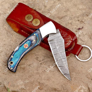 มีดพับเกรดอุตสาหกรรมทำมือปลายแหลมเหล็กดามัสกัส พร้อมด้ามไม้ปักก้าหลากสี  รับผลิตแบบ OEM/ODM ขายส่ง พร้อมซองใส่ - Product Image 2