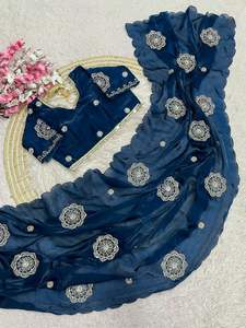 ผ้าไหมซารีแบรนด์ Fendy ดีไซน์หรูหรา พร้อมเสื้อคลุมสุดสง่างาม ทันสมัย มีสไตล์ โดดเด่น สะท้อนวัฒนธรรมอินเดีย ล่าสุด ทันสมัย เหมาะสำหรับงานปาร์ตี้ สำหรับผู้หญิง - Product Image 2