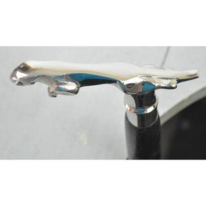 Bastón de caminar negro con mango de diseño animal personalizado y esculpido, pulido, ecológico, moderno y personalizable, en venta. - Product Image 2